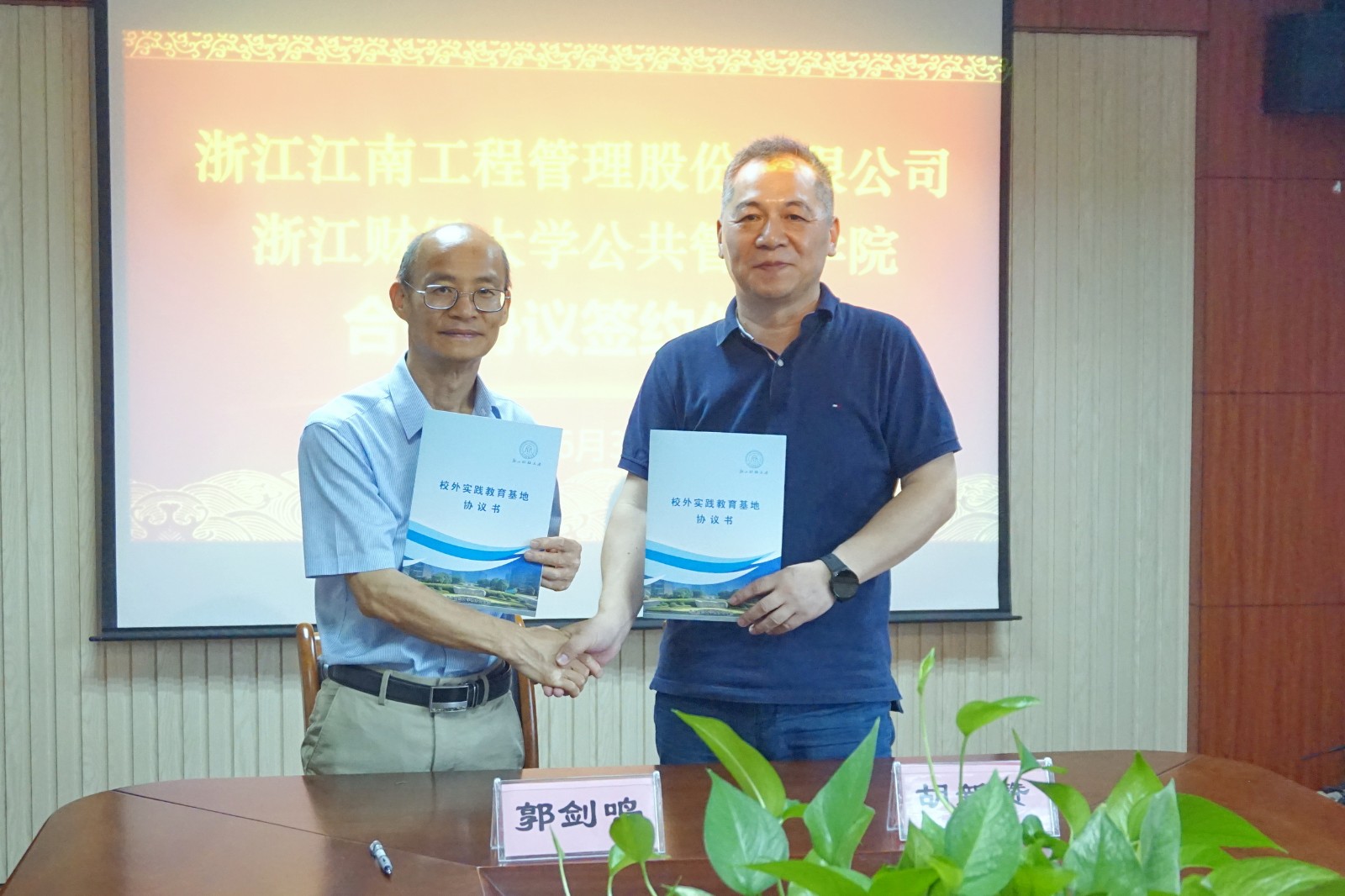 1656988878654584.jpg 1656988878654584.jpg